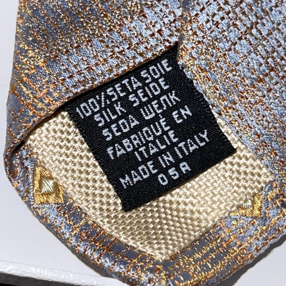 Preloved Chanel Tie excellent condition 100% Silk comes with box. - Picture 5 of 8